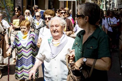 El desfile con la caldera recorrió su tramo entre buen ambiente y bailes