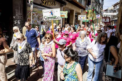 El desfile con la caldera recorrió su tramo entre buen ambiente y bailes