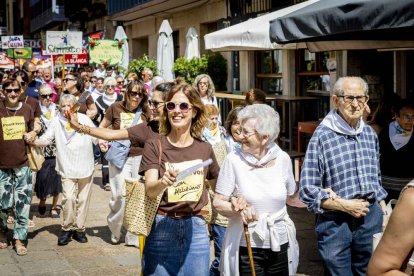 El desfile con la caldera recorrió su tramo entre buen ambiente y bailes