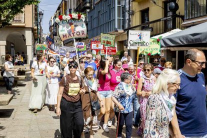 El desfile con la caldera recorrió su tramo entre buen ambiente y bailes