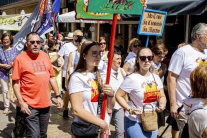 El desfile con la caldera recorrió su tramo entre buen ambiente y bailes