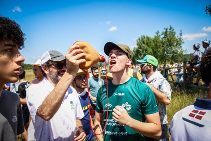 Imágenes de la jornada del Jueves La Saca, día grande de las Fiestas de San Juan