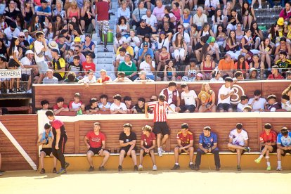 Las vaquillas tras recoger a los toros de La Saca prolongan el ambiente en el coso de San Benito.