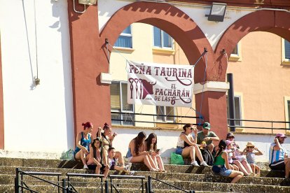 Las vaquillas tras recoger a los toros de La Saca prolongan el ambiente en el coso de San Benito.