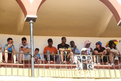 Las vaquillas tras recoger a los toros de La Saca prolongan el ambiente en el coso de San Benito.