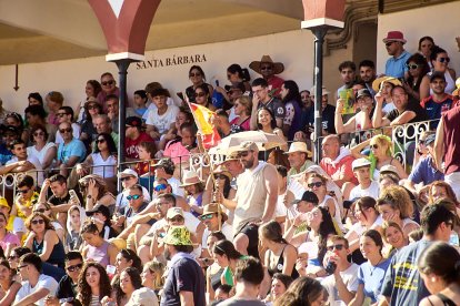 Las vaquillas tras recoger a los toros de La Saca prolongan el ambiente en el coso de San Benito.