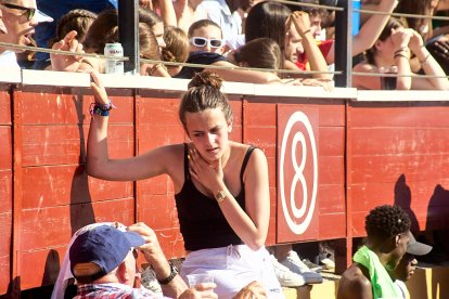 Las vaquillas tras recoger a los toros de La Saca prolongan el ambiente en el coso de San Benito.