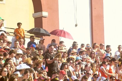Las vaquillas tras recoger a los toros de La Saca prolongan el ambiente en el coso de San Benito.