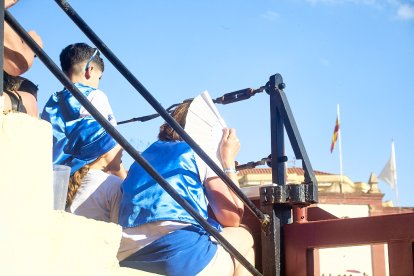 Las vaquillas tras recoger a los toros de La Saca prolongan el ambiente en el coso de San Benito.
