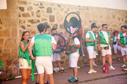 Las vaquillas tras recoger a los toros de La Saca prolongan el ambiente en el coso de San Benito.