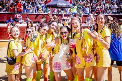 La fiesta duró en la Plaza de Toros y alrededores hasta bien entrada la tarde