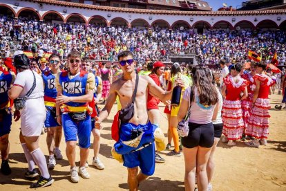 La fiesta duró en la Plaza de Toros y alrededores hasta bien entrada la tarde