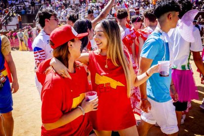 La fiesta duró en la Plaza de Toros y alrededores hasta bien entrada la tarde