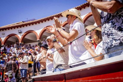La fiesta duró en la Plaza de Toros y alrededores hasta bien entrada la tarde