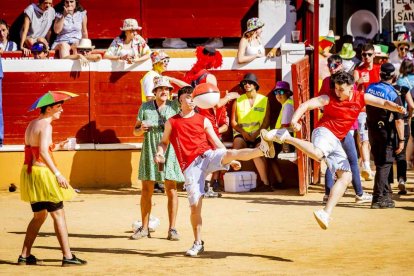 La fiesta duró en la Plaza de Toros y alrededores hasta bien entrada la tarde