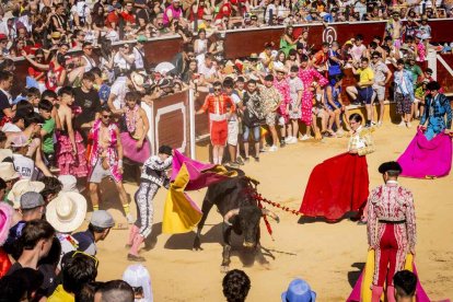 La fiesta duró en la Plaza de Toros y alrededores hasta bien entrada la tarde