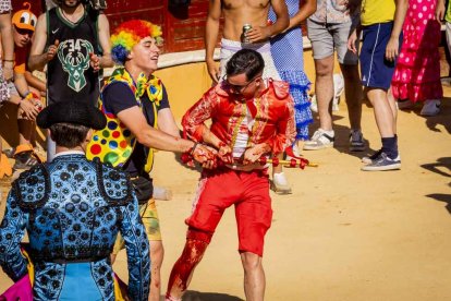 La fiesta duró en la Plaza de Toros y alrededores hasta bien entrada la tarde