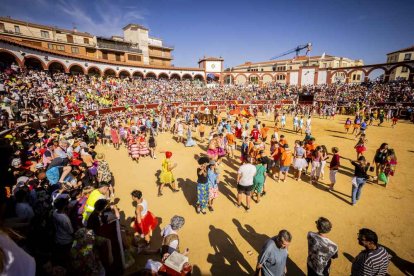 La fiesta duró en la Plaza de Toros y alrededores hasta bien entrada la tarde