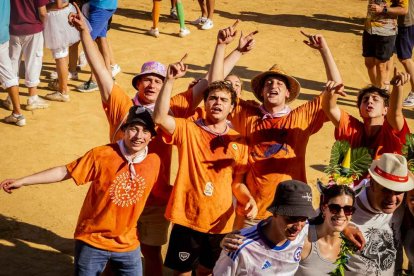 La fiesta duró en la Plaza de Toros y alrededores hasta bien entrada la tarde