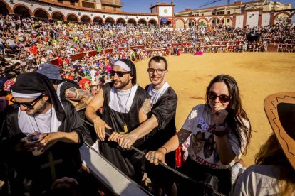 La fiesta duró en la Plaza de Toros y alrededores hasta bien entrada la tarde