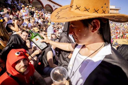 La fiesta duró en la Plaza de Toros y alrededores hasta bien entrada la tarde