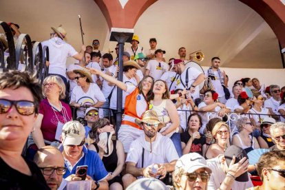 La fiesta duró en la Plaza de Toros y alrededores hasta bien entrada la tarde