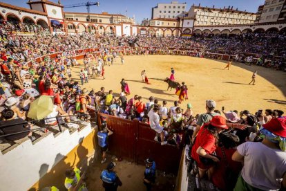 La fiesta duró en la Plaza de Toros y alrededores hasta bien entrada la tarde