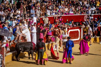 La fiesta duró en la Plaza de Toros y alrededores hasta bien entrada la tarde