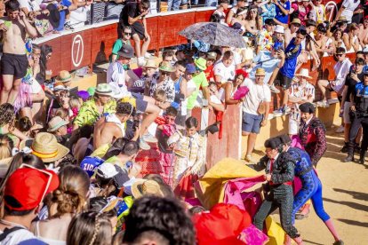 La fiesta duró en la Plaza de Toros y alrededores hasta bien entrada la tarde