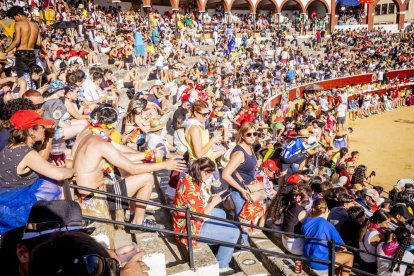 La fiesta duró en la Plaza de Toros y alrededores hasta bien entrada la tarde