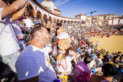 La fiesta duró en la Plaza de Toros y alrededores hasta bien entrada la tarde