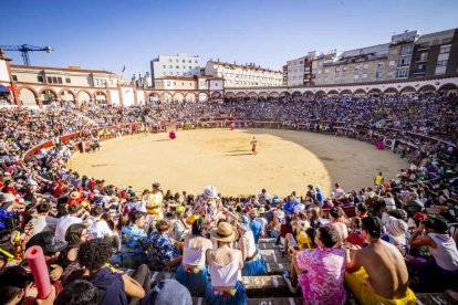 La fiesta duró en la Plaza de Toros y alrededores hasta bien entrada la tarde