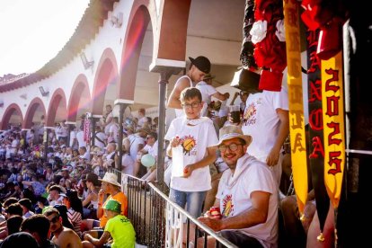La fiesta duró en la Plaza de Toros y alrededores hasta bien entrada la tarde