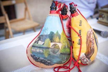 Abran bien los ojos y vean, señores, qué hermosos despojos voy a subastar.