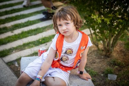 Abran bien los ojos y vean, señores, qué hermosos despojos voy a subastar.