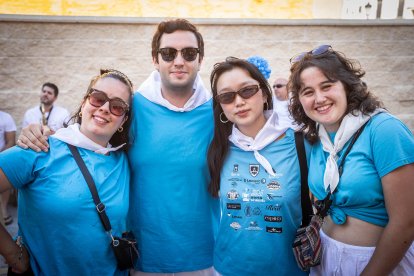 Abran bien los ojos y vean, señores, qué hermosos despojos voy a subastar.