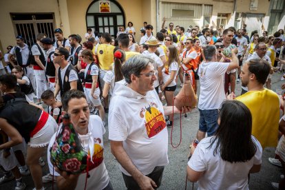 Abran bien los ojos y vean, señores, qué hermosos despojos voy a subastar.