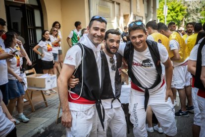 Abran bien los ojos y vean, señores, qué hermosos despojos voy a subastar.