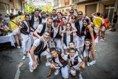 Abran bien los ojos y vean, señores, qué hermosos despojos voy a subastar.