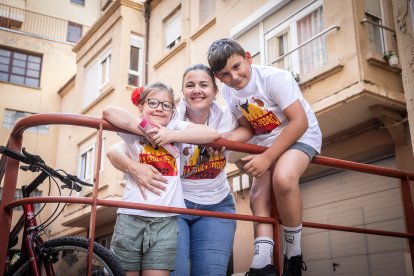 Abran bien los ojos y vean, señores, qué hermosos despojos voy a subastar.
