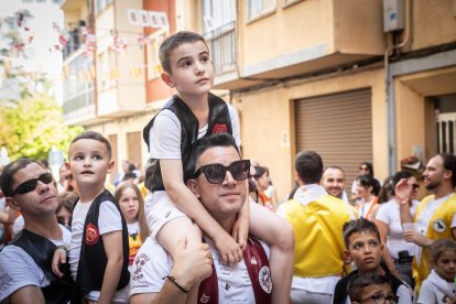 Abran bien los ojos y vean, señores, qué hermosos despojos voy a subastar.