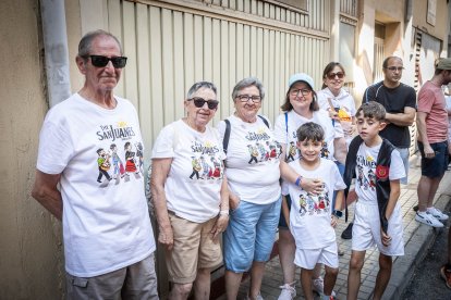 Abran bien los ojos y vean, señores, qué hermosos despojos voy a subastar.