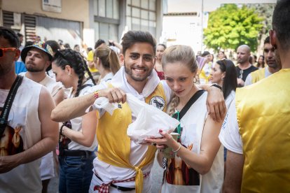 Abran bien los ojos y vean, señores, qué hermosos despojos voy a subastar.