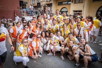 Abran bien los ojos y vean, señores, qué hermosos despojos voy a subastar.