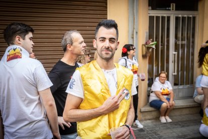 Abran bien los ojos y vean, señores, qué hermosos despojos voy a subastar.