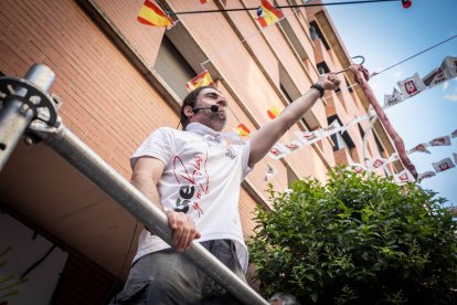 Abran bien los ojos y vean, señores, qué hermosos despojos voy a subastar.