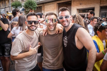 Abran bien los ojos y vean, señores, qué hermosos despojos voy a subastar.