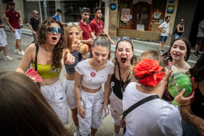 Abran bien los ojos y vean, señores, qué hermosos despojos voy a subastar.