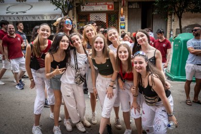 Abran bien los ojos y vean, señores, qué hermosos despojos voy a subastar.