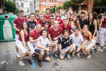 Abran bien los ojos y vean, señores, qué hermosos despojos voy a subastar.